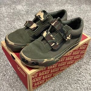 Vans Boys Camo Green Shoes size 2